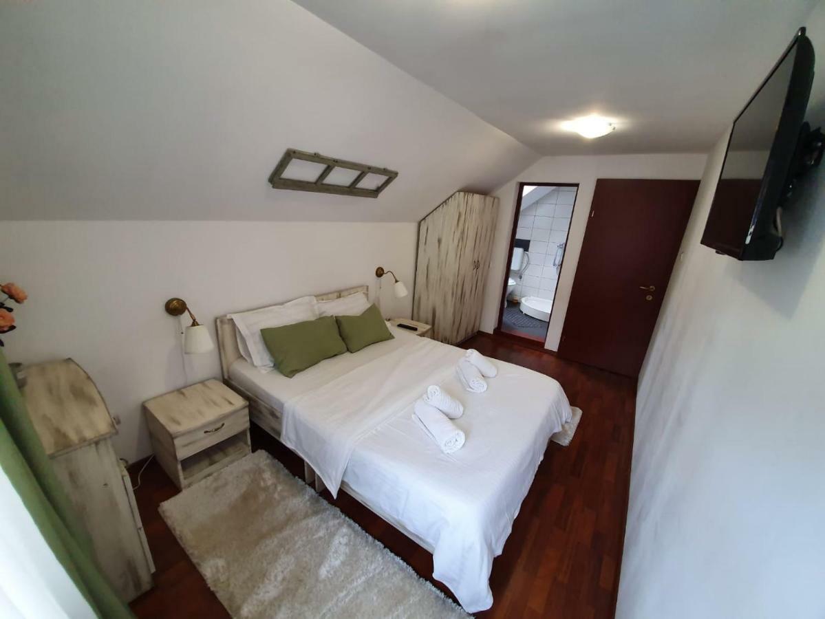 Hotel Casa Lucky Rîşnov Esterno foto